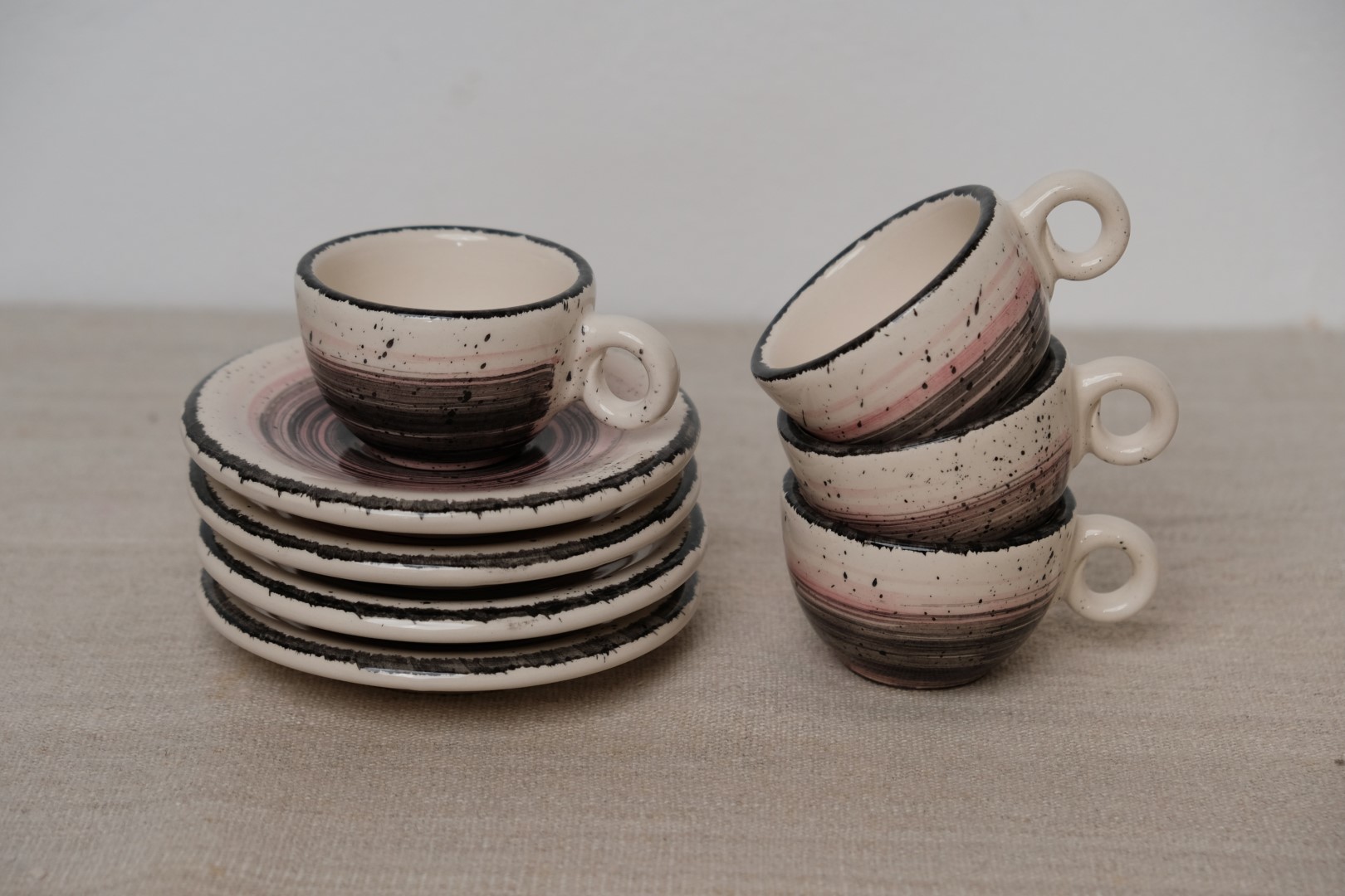 Skodelica za črno kavo s podstavkom